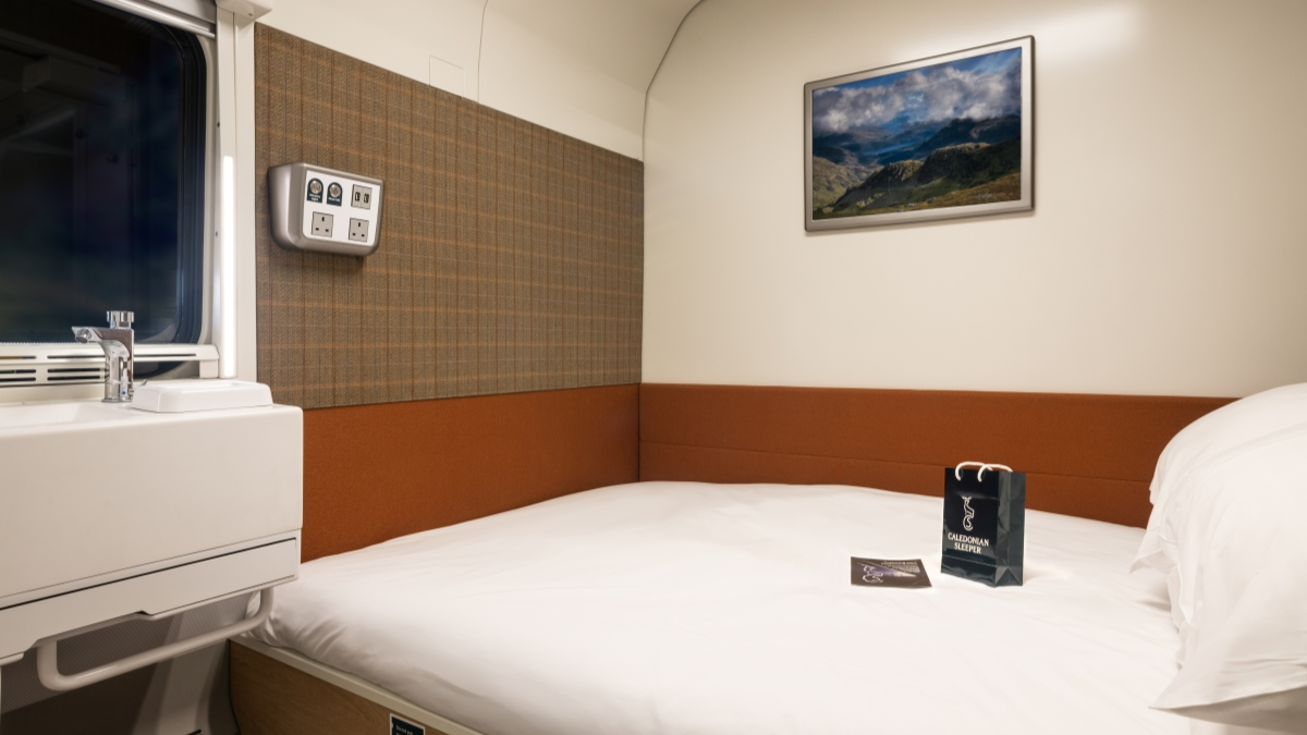 Caledonian Sleeper 2-bed sleeper VIP + 1