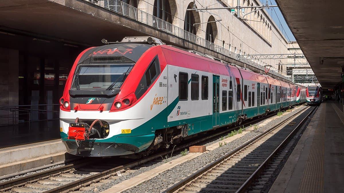 Leonardo express train