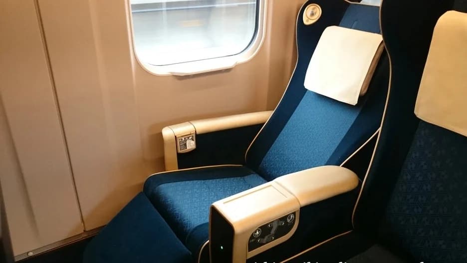 green-cars-first-class-1-1.webp