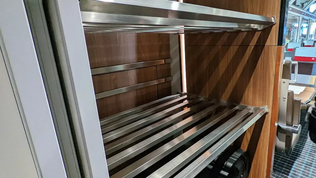 glacier-express-luggage-racks-1.webp