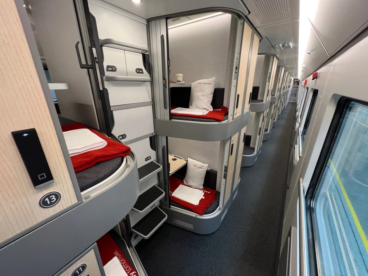 SBB|Empty train brand|6-bed Cabin