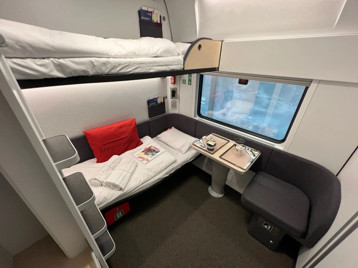 SBB|Empty train brand|4-bed Sleeper
