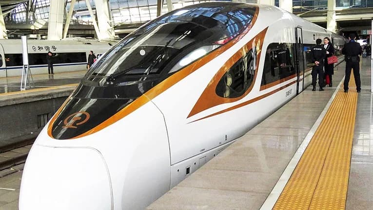 fuxing-train-shanghai-hongqiao-railway-station-768-1.webp