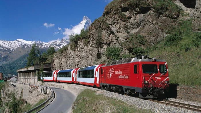 glacier-express-mit-matterhorn_front_magnific-1.webp
