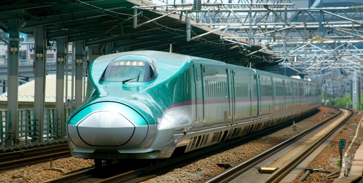 firebird2176_japan_jr_east_train_a7fd1787-a0cd-4b4b-a7ba-48ba97c5079b.webp